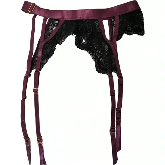 NWOT OH LA LA CHERI BERRY AND BLACK LACE GARTER BELT M - Picture 1 of 5